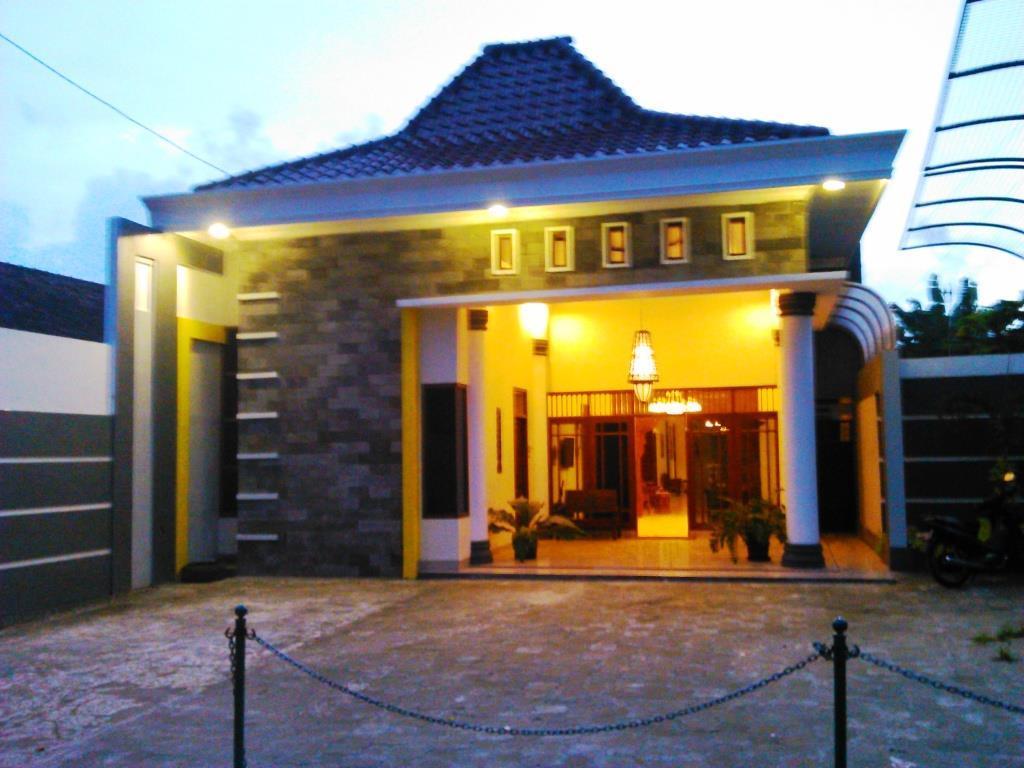 Griya Putri Dewi Guesthouse 日惹 外观 照片