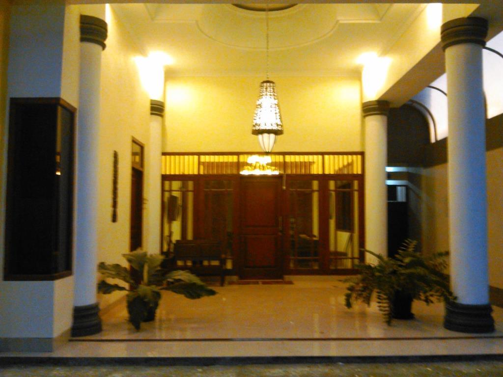 Griya Putri Dewi Guesthouse 日惹 外观 照片