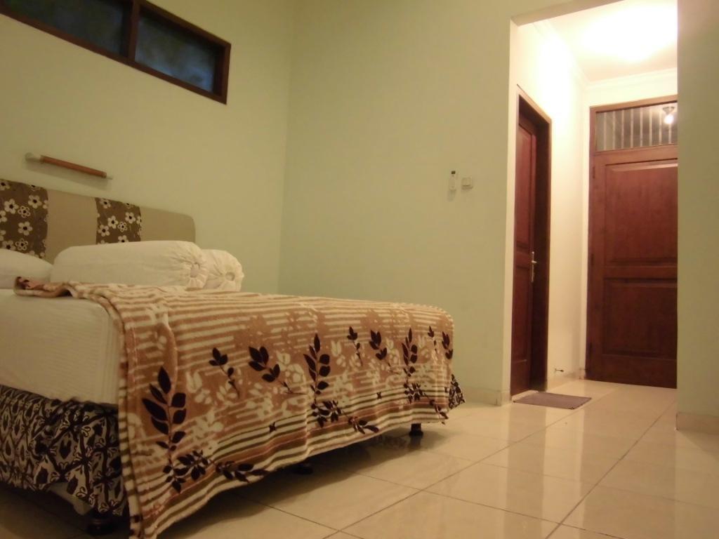 Griya Putri Dewi Guesthouse 日惹 外观 照片