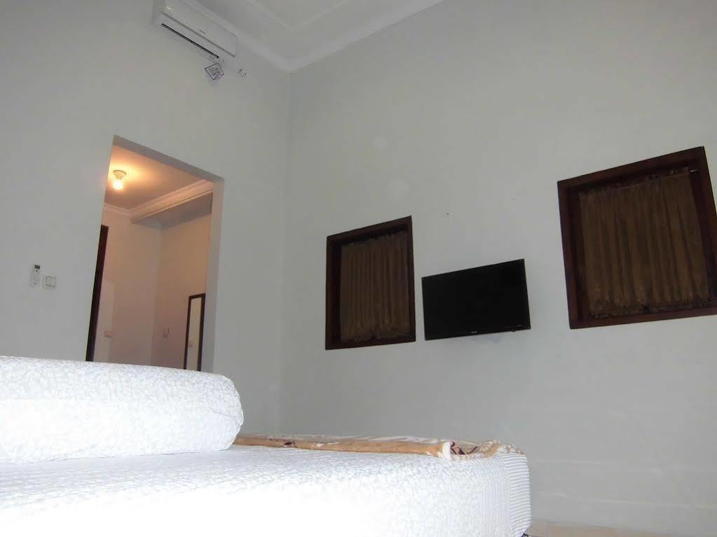 Griya Putri Dewi Guesthouse 日惹 外观 照片