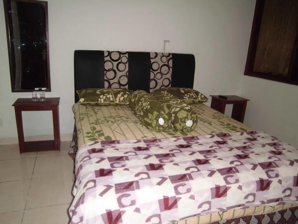 Griya Putri Dewi Guesthouse 日惹 外观 照片