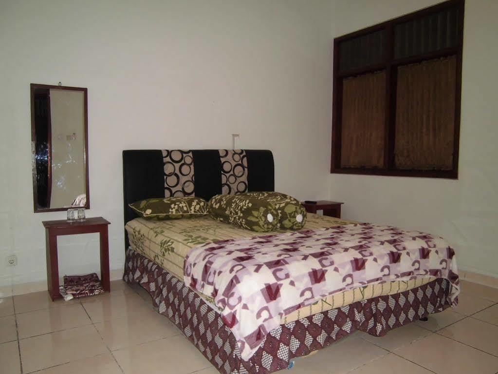 Griya Putri Dewi Guesthouse 日惹 外观 照片