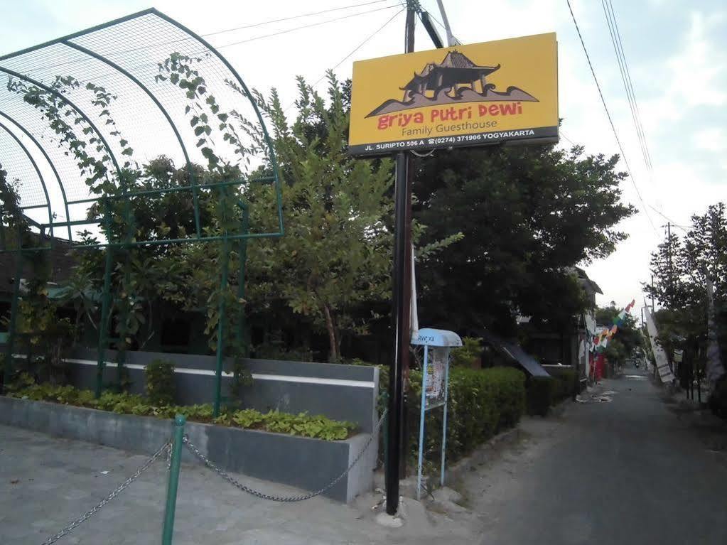 Griya Putri Dewi Guesthouse 日惹 外观 照片