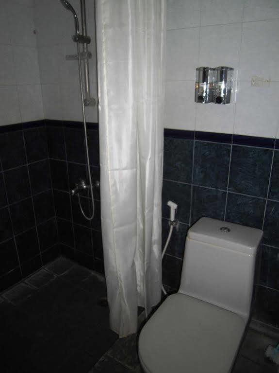 Griya Putri Dewi Guesthouse 日惹 外观 照片