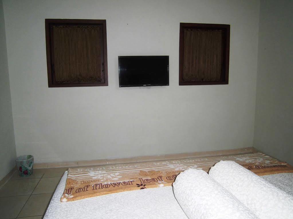Griya Putri Dewi Guesthouse 日惹 外观 照片